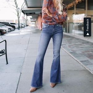 Mid-Rise Super Flare Stretch Jean